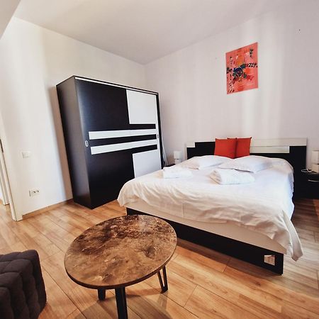 Ultracentral 5* Boutique Hotel Style Apartment. Brand New. 2 Rooms. Spacious. Free Parking Клуж-Напока Екстериор снимка